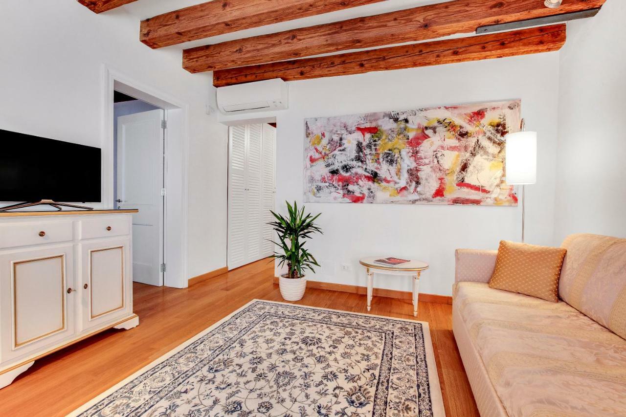 Nikki House * Venice